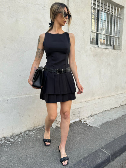 Robe façon écolière noire avec ceinture intégrée