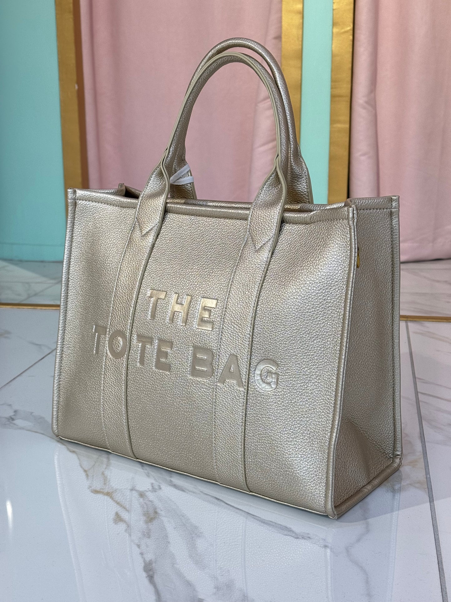 Sac tote bag XL en simili cuir grainé – gold