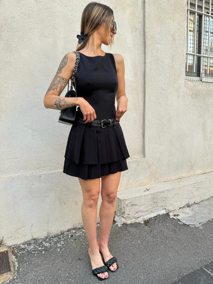 Robe façon écolière noire avec ceinture intégrée