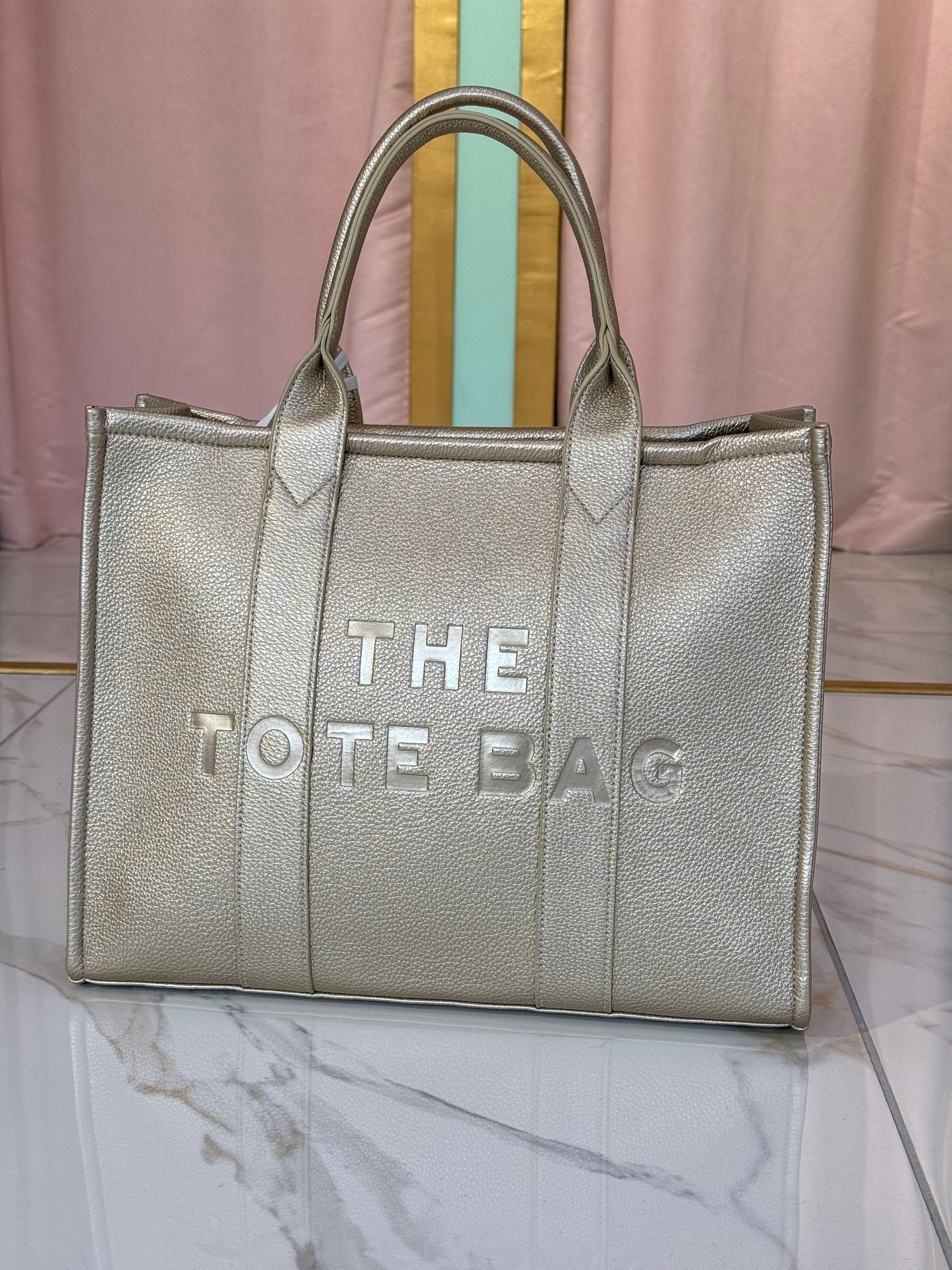 Sac tote bag XL en simili cuir grainé – gold